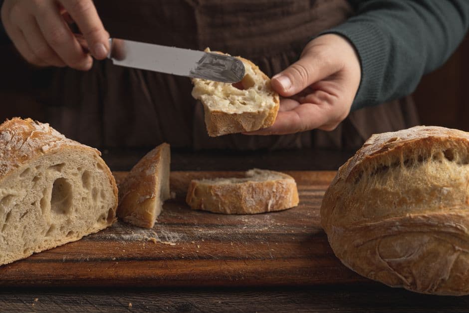 Chef's Knife vs Bread Knife