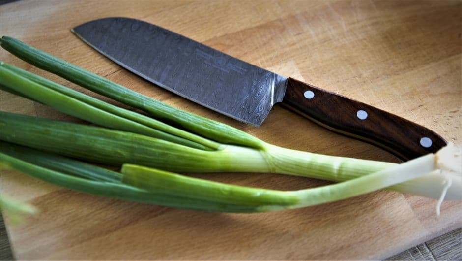 High-Carbon vs Stainless Steel Knives