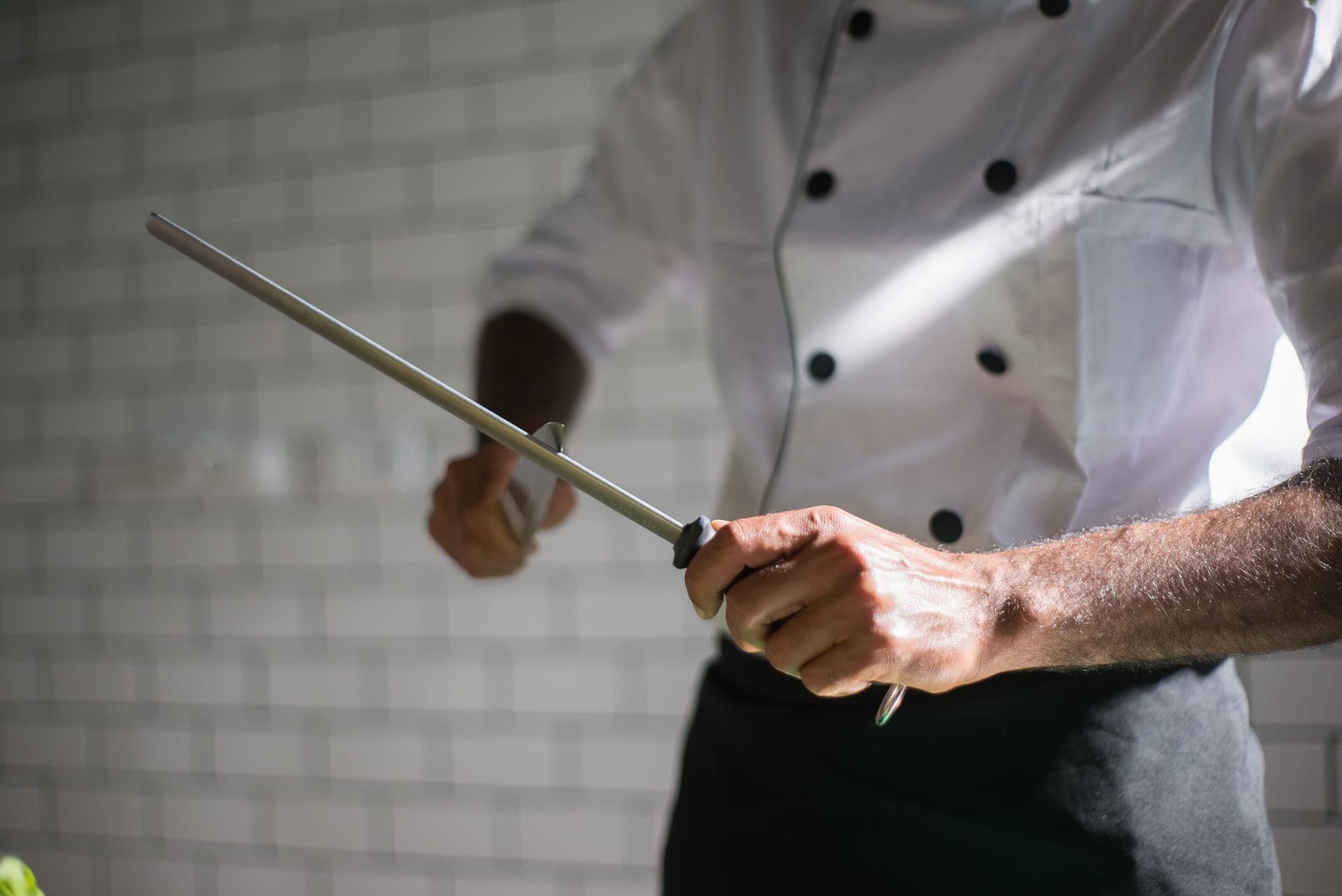 Sharpening vs honing: what's actually different